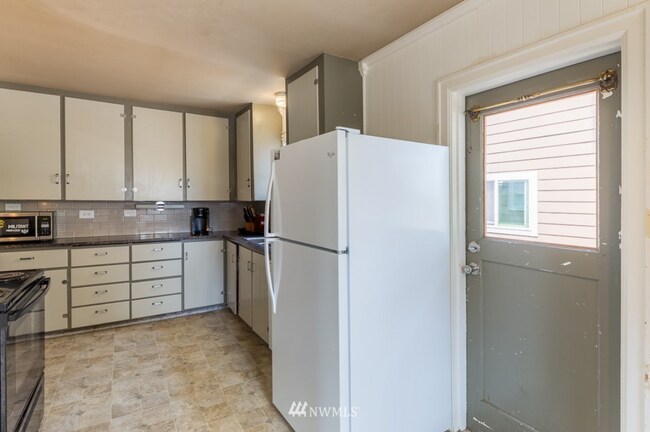 Building Photo - Live 5-Minutes from WWU — Roommate-Friendly Home Near Downtown Bellingham