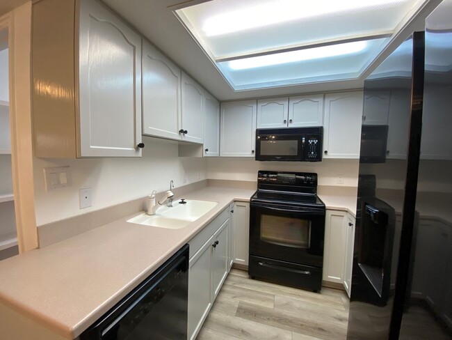 Building Photo - REMODELED 2 BEDROOM UNIT DOWNTOWN ST. GEORGE!