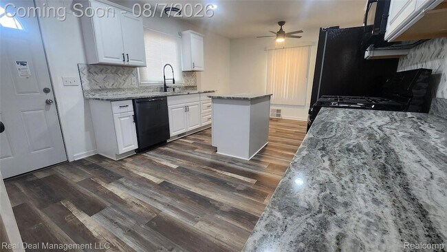 Building Photo - 553 S Stirling