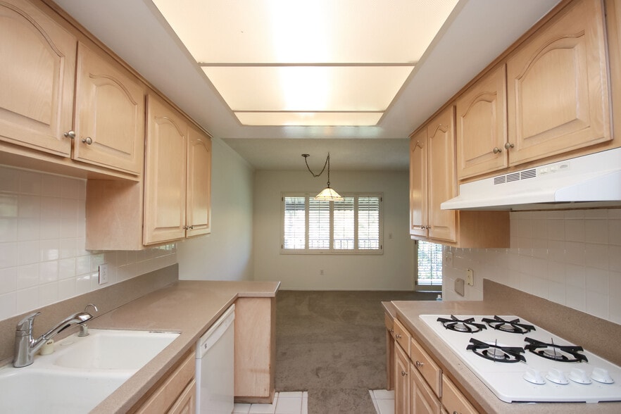 Building Photo - 266 S Madison Ave