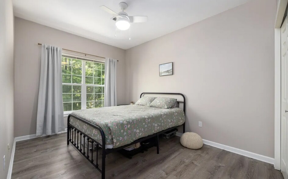 Building Photo - 3301 Park Ln