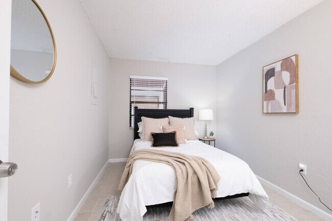 Building Photo - 3331 NW 21st Dr