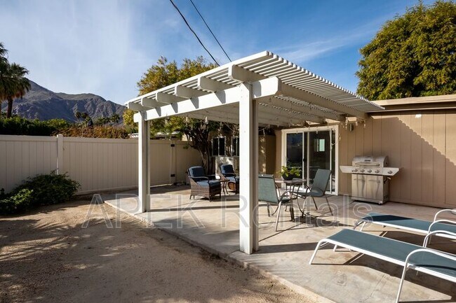 Building Photo - 477 E Vía Colusa