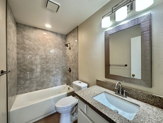 Building Photo - Newly Remodeled 2 Bedroom 2 Bath Near UTC ...