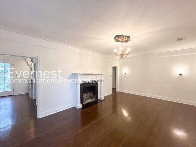 Building Photo - 756 S Willett St
