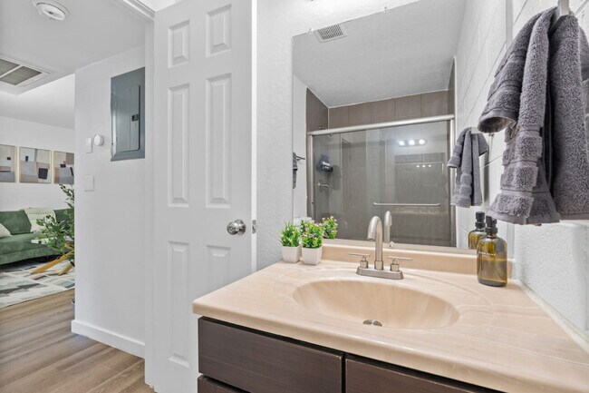 Building Photo - 1741 S Mill Ave