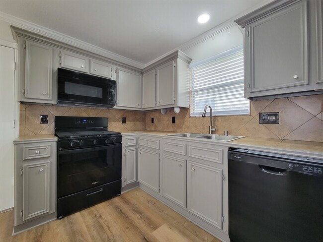 Building Photo - 3658 Villa Glen Dr