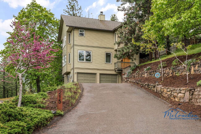 Building Photo - Stunning 3-Bedroom Home with Breathtaking ...