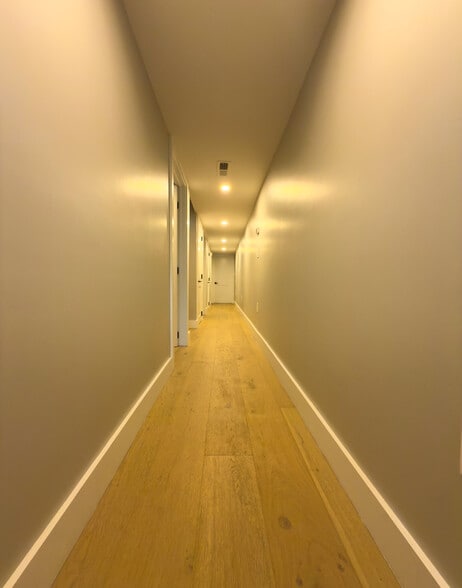 Hallway to Bedrooms - 21 High St