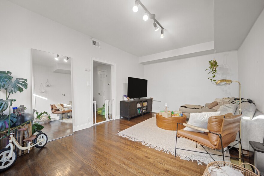 Building Photo - 2638 W Haddon Ave