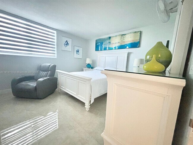 Building Photo - 3001 S Ocean Dr