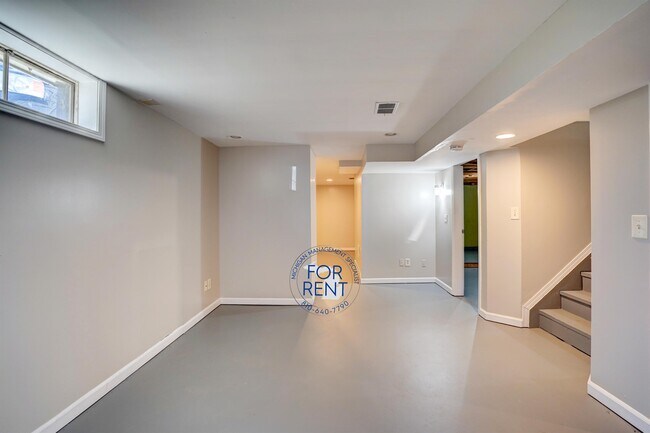 Building Photo - 3717 Larchmont St