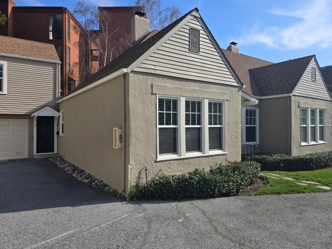 Building Photo - 1218 Bellevue Ave