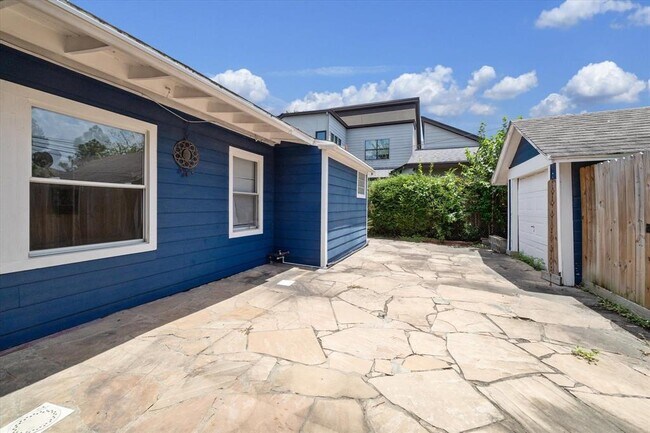 Building Photo - 1147 Du Barry Ln
