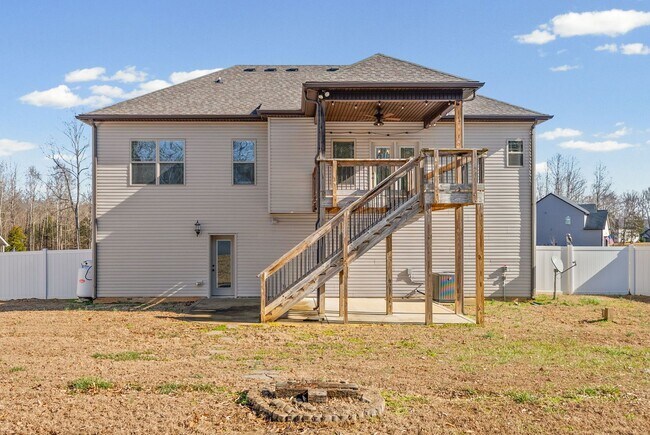 Building Photo - Spacious 4 bedroom 3 full bath home for rent!