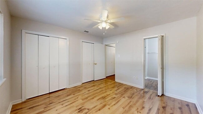Building Photo - 412 University Oaks Blvd