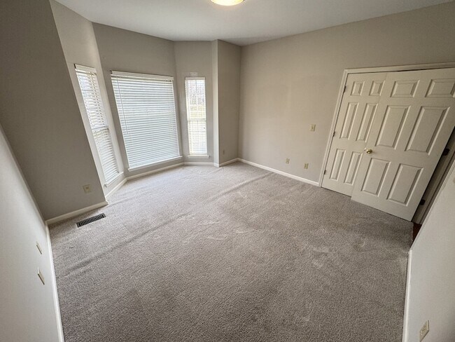 Building Photo - 307 Oak Meadow Ln