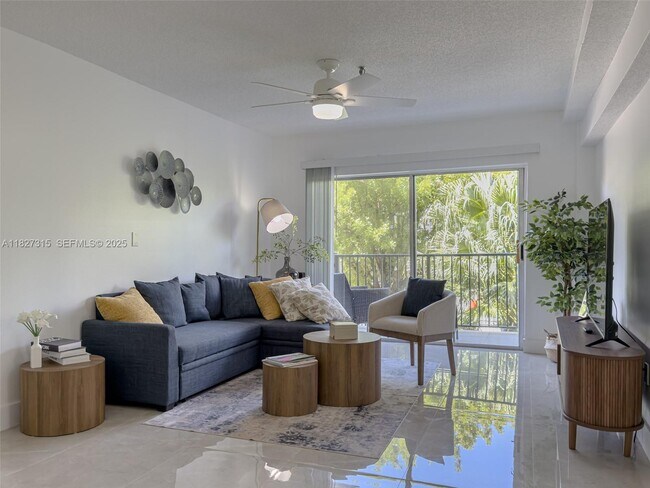 Building Photo - 250 NE 181st St