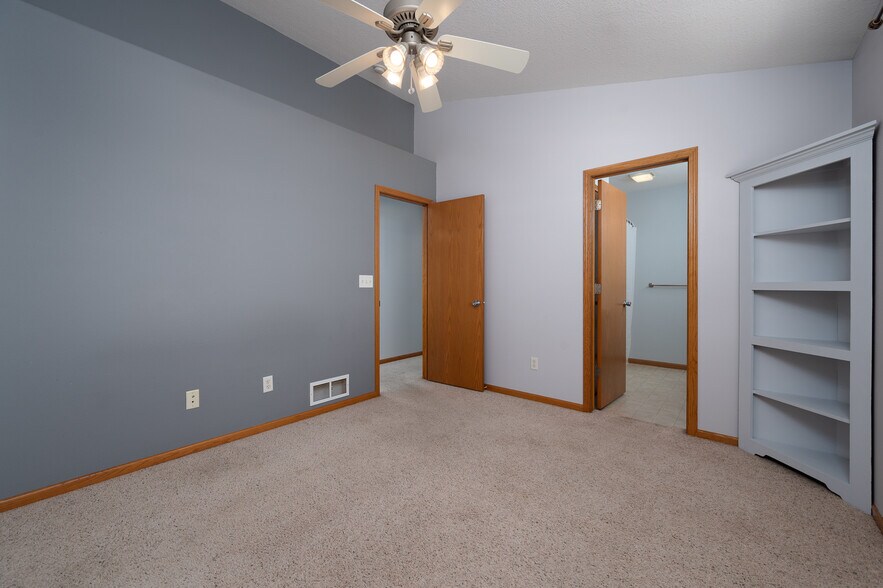 Master Bedroom - 5147 Kacena Ave