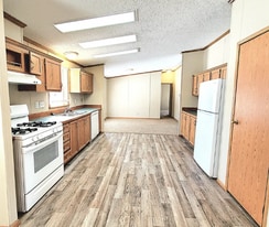 Building Photo - 9366 Starboard Dr