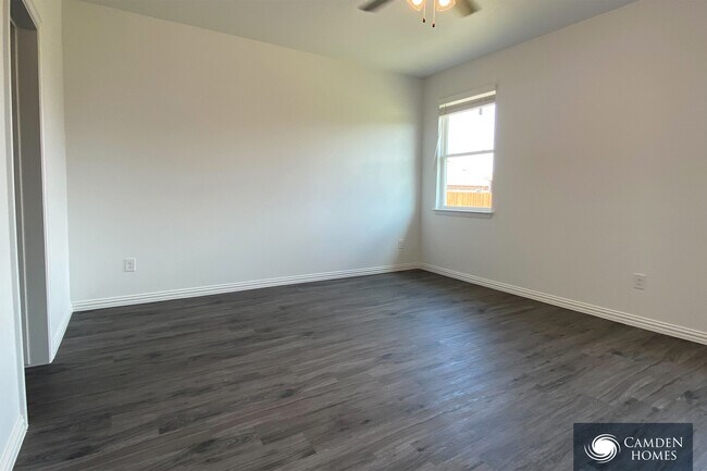 Building Photo - 2143 Cole St