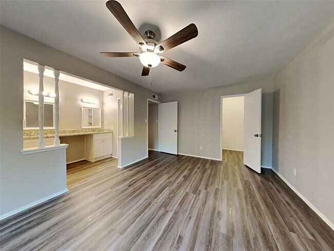 Building Photo - 2822 Canary Ln