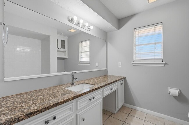 Building Photo - 25611 Timberlane Dr