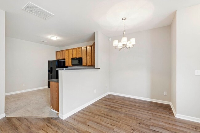 Building Photo - Gorgeous 3BR Townhome with Fresh Updates i...