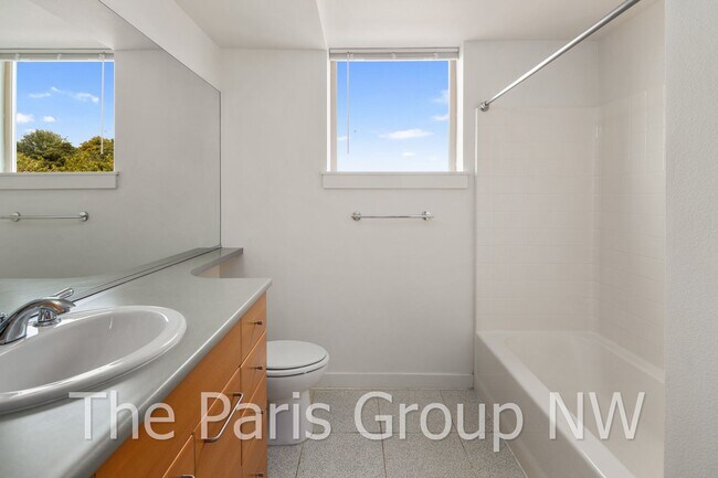 Building Photo - Perfect Bright 1BR 733sf CapHill Condo!! 9...
