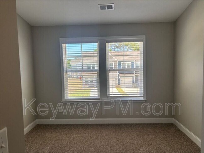 Building Photo - 2044 Denmark Ave SE