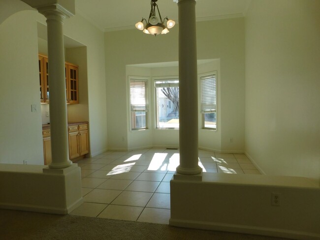 Building Photo - Spacious Home in N Grand Junction