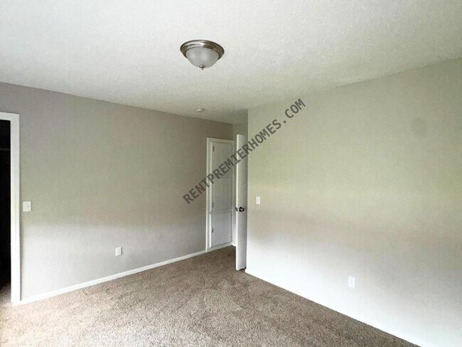 Building Photo - 2228 S Whitbourne Pl