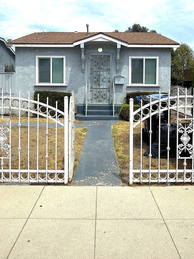 Building Photo - 1603 W 60th Pl