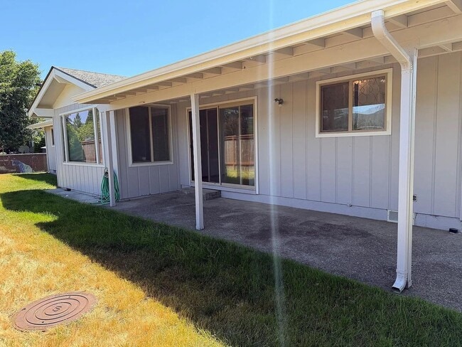 Building Photo - 1422 Lawnridge Ave