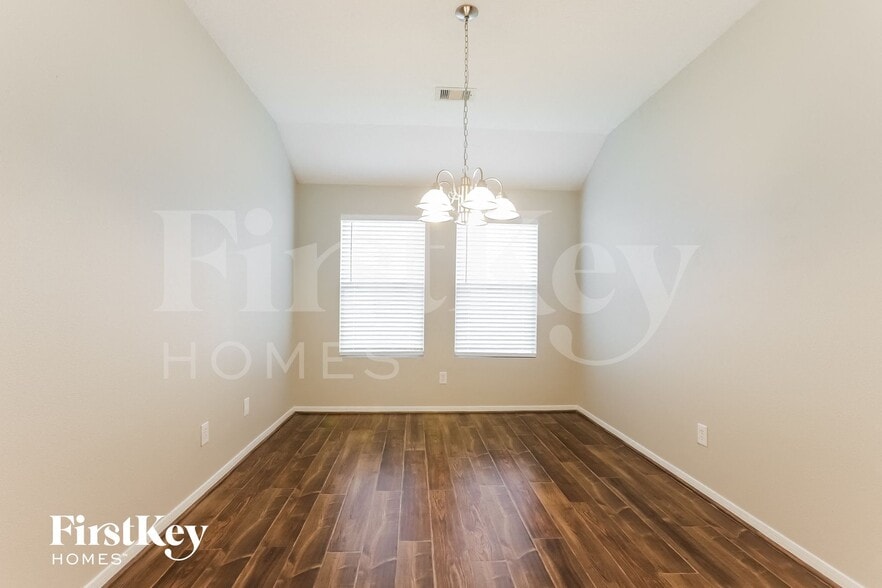 Building Photo - 16985 Valiant Oak St