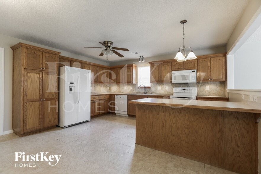 Building Photo - 724 Bristol Dr