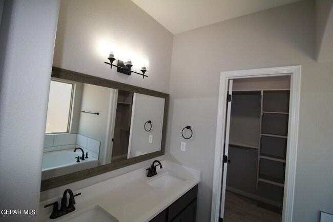 Building Photo - 509 Cedarwood Ave