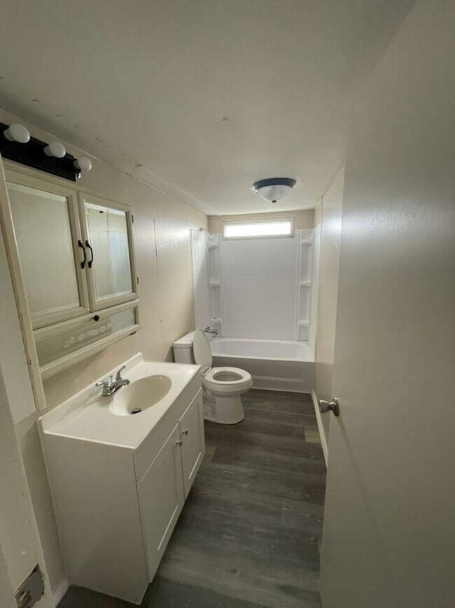 Building Photo - Eagle Estates