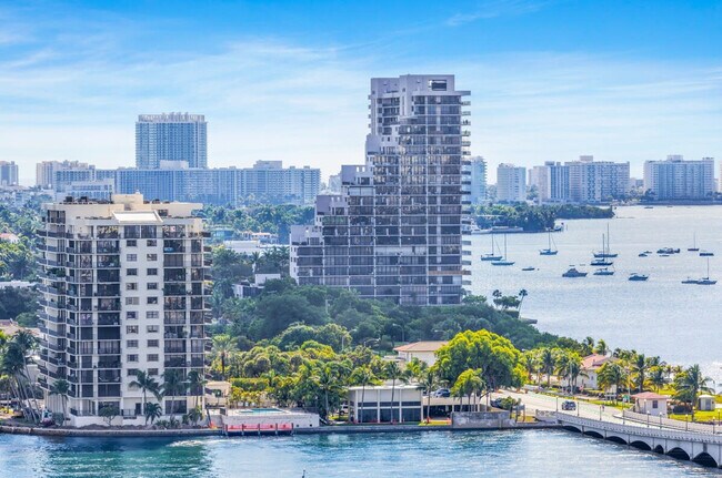 Building Photo - 1717 N Bayshore Dr