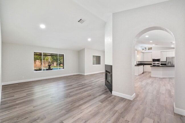 Building Photo - 39495 Regency Way