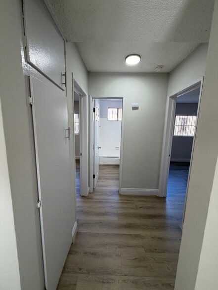 Building Photo - 4265 S Hoover St