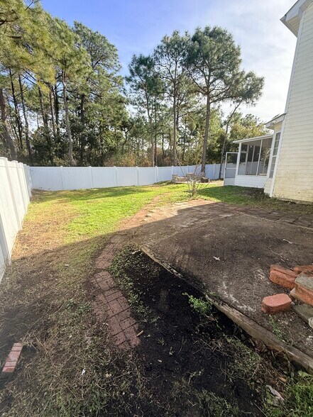 Building Photo - 834 Indianola Ct