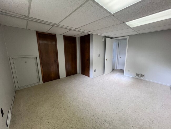 Building Photo - Two Bedroom Duplex in Kentwood!