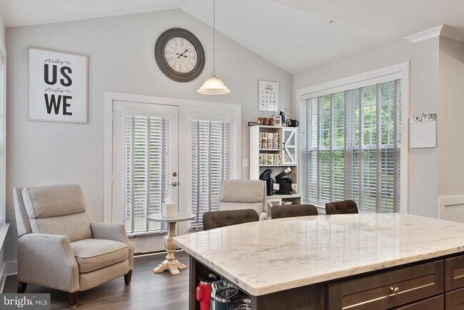 Building Photo - 937 Marzoff Rd