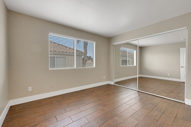 Building Photo - 2 bedroom condo in Henderson