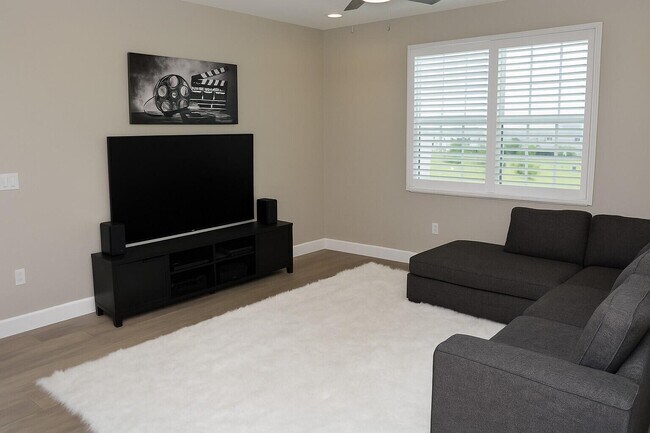 Building Photo - 1402 Thistle Pl