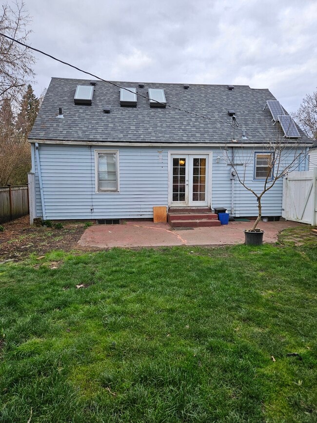 Building Photo - 611 W 32nd St