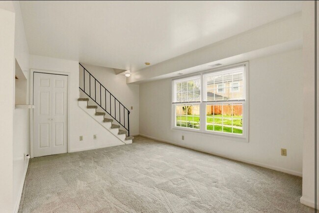 Building Photo - Updated 2 Bedroom Condo for Rent in Saginaw Township