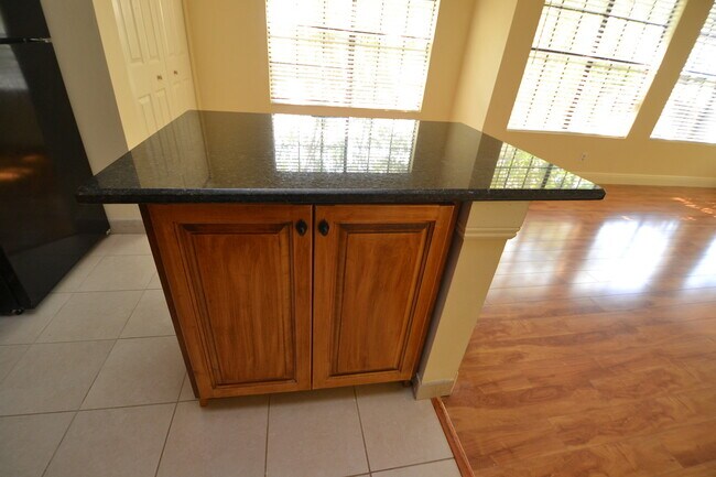 Building Photo - Lovely 1/1 Corner Unit in GATED ~ LAKEFRONT community in Altamonte Springs!