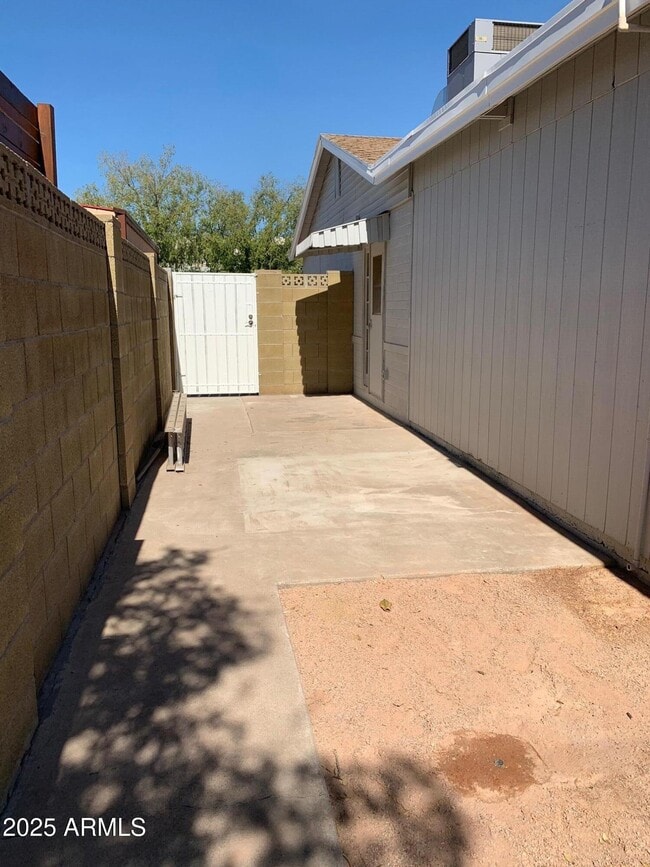 Building Photo - 6943 E Loma Land Dr